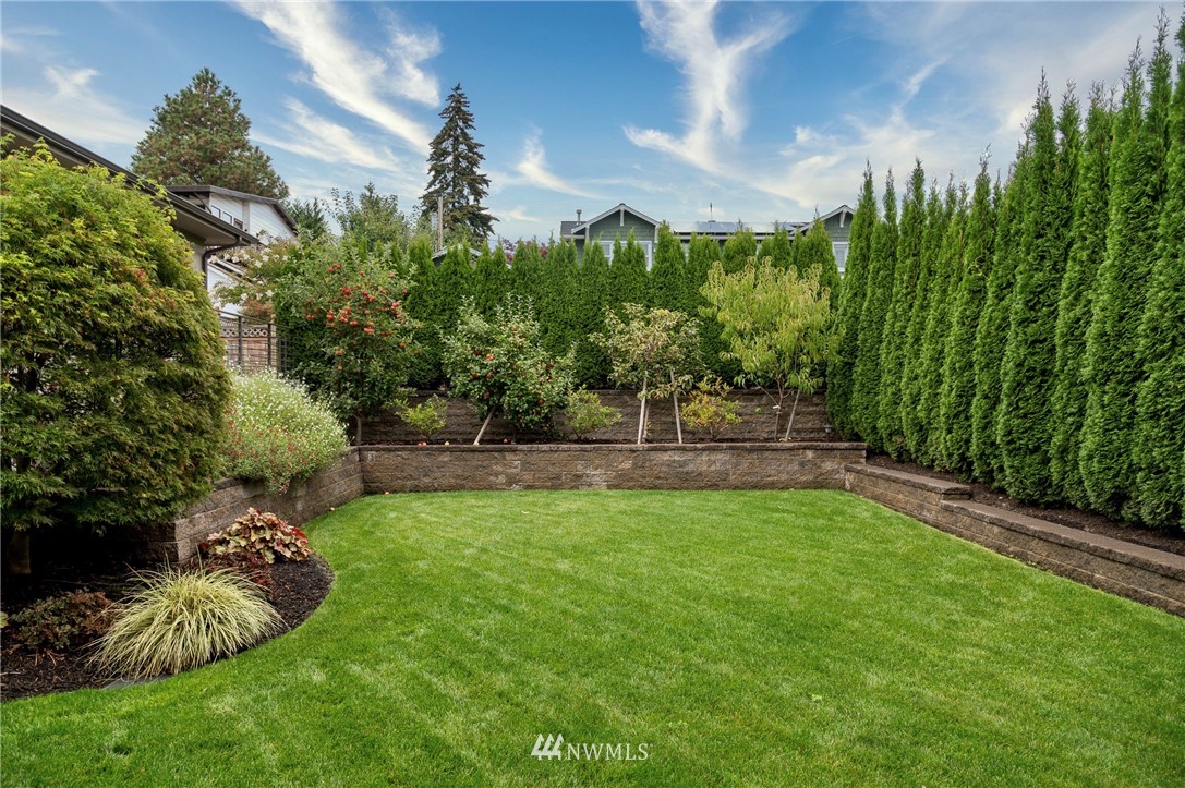 212 5th Avenue West Kirkland, WA 98033 - Photo 4 of 36 a view of a garden with a fountain
