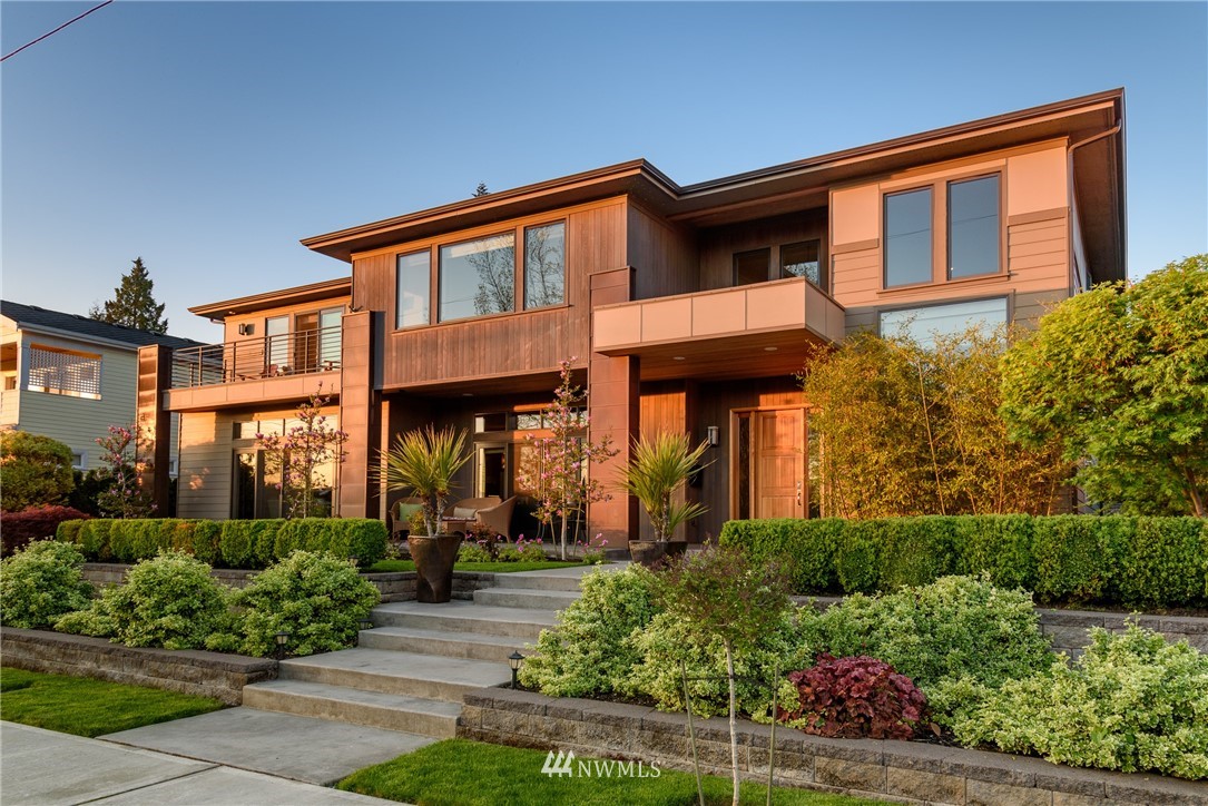 212 5th Avenue West Kirkland, WA 98033 - Photo 35 of 36 a front view of a house