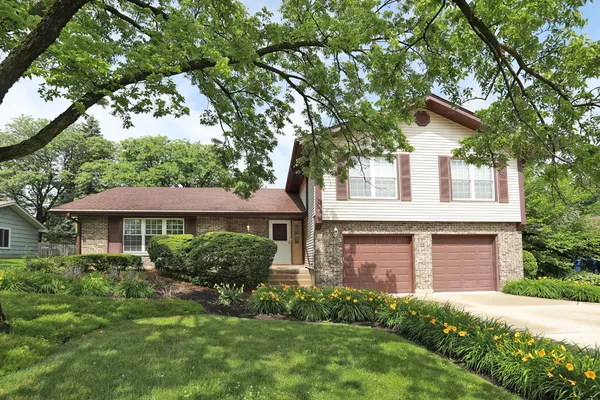 $539,900 | 1324 Chartwell Road, Schaumburg, IL 60169