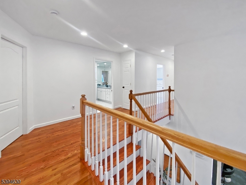 67 Brookside Terrace Clark, NJ 07066 - Photo 6 of 44