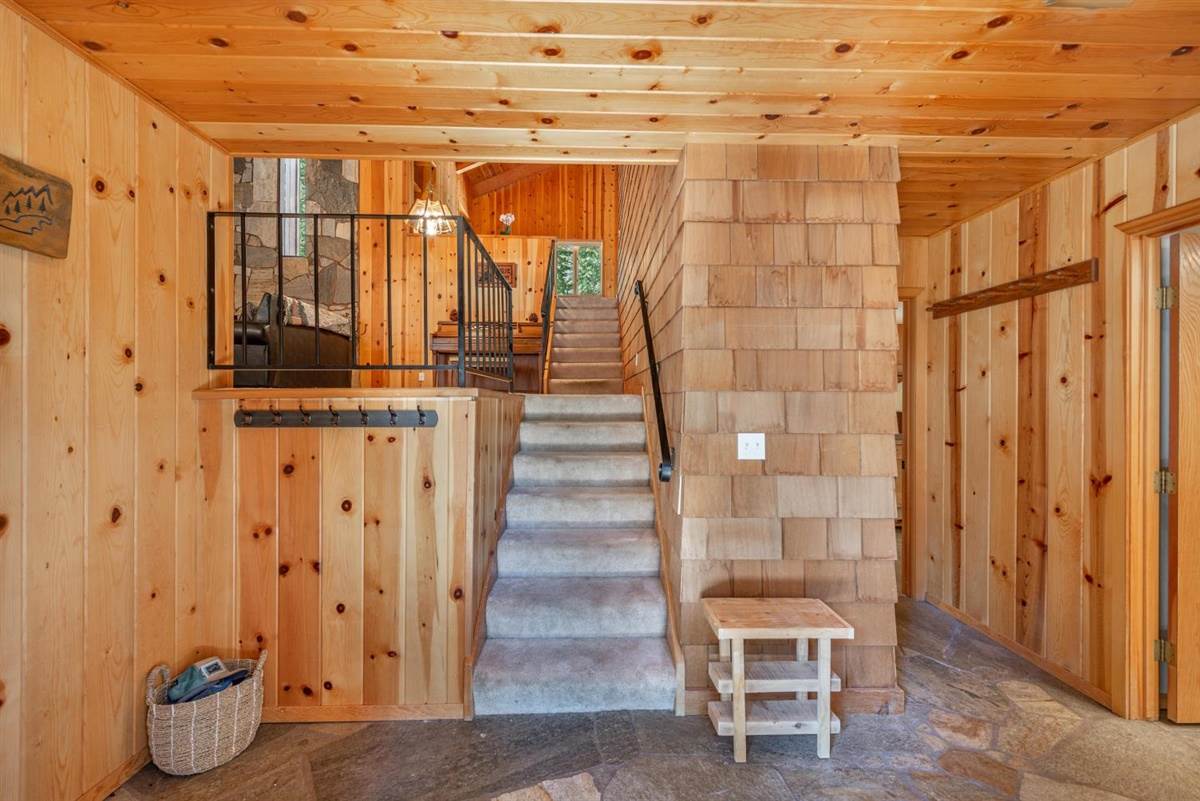 14362 Tyrol Road Truckee, CA 96161 - Photo 14 of 21 Gallery Image 14