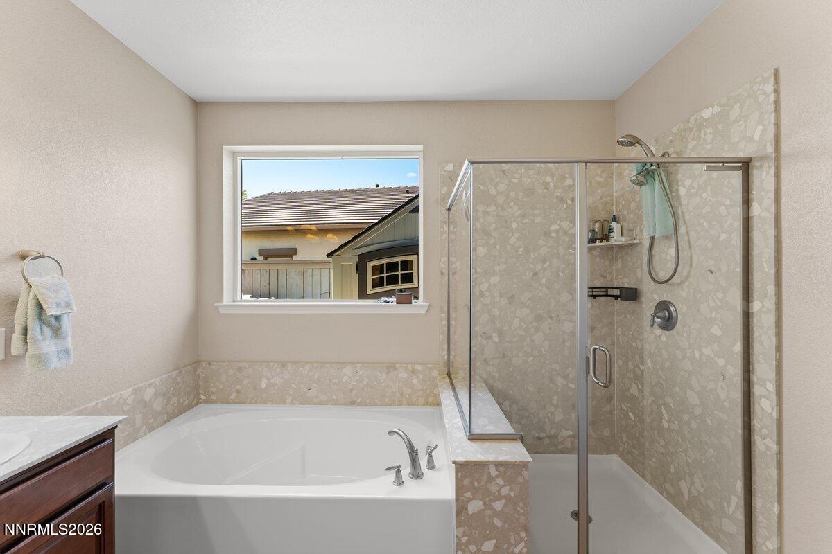 1825 Cholula Drive Reno, NV 89521 - Photo 15 of 26 1825 Cholua- master bath 2