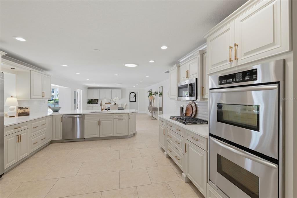 2080 Hawaii Avenue Northeast St. Petersburg, FL 33703 - Photo 16 of 58