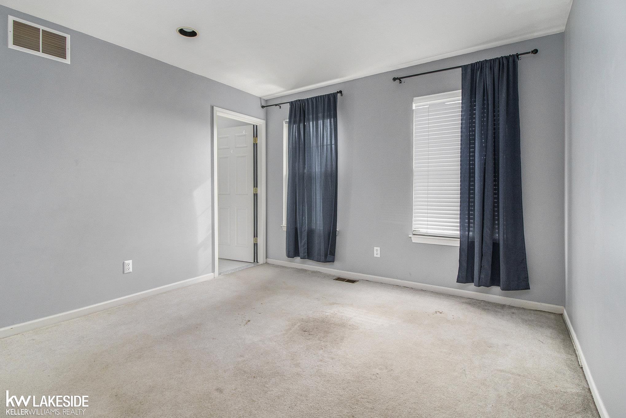 2662 Crooks Road Royal Oak, MI 48073 - Photo 15 of 29 50112435-14.JPG