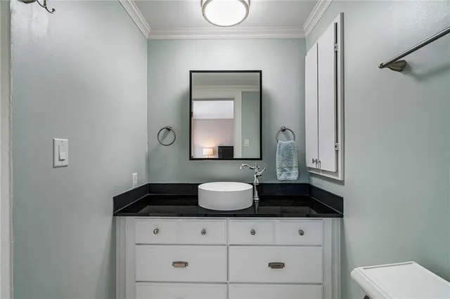 $415,000 | 4618 Warwick Boulevard, Unit 6C, Kansas City, MO 64112