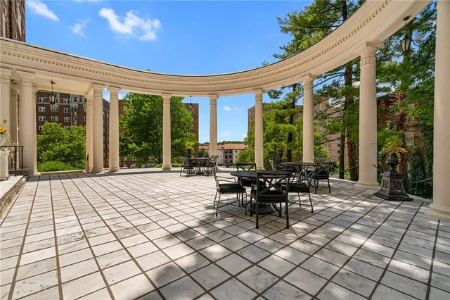 $415,000 | 4618 Warwick Boulevard, Unit 6C, Kansas City, MO 64112