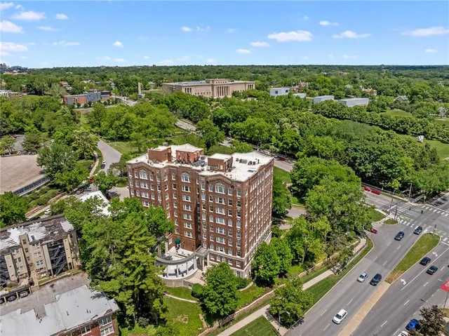 $415,000 | 4618 Warwick Boulevard, Unit 6C, Kansas City, MO 64112