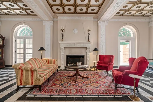 $415,000 | 4618 Warwick Boulevard, Unit 6C, Kansas City, MO 64112