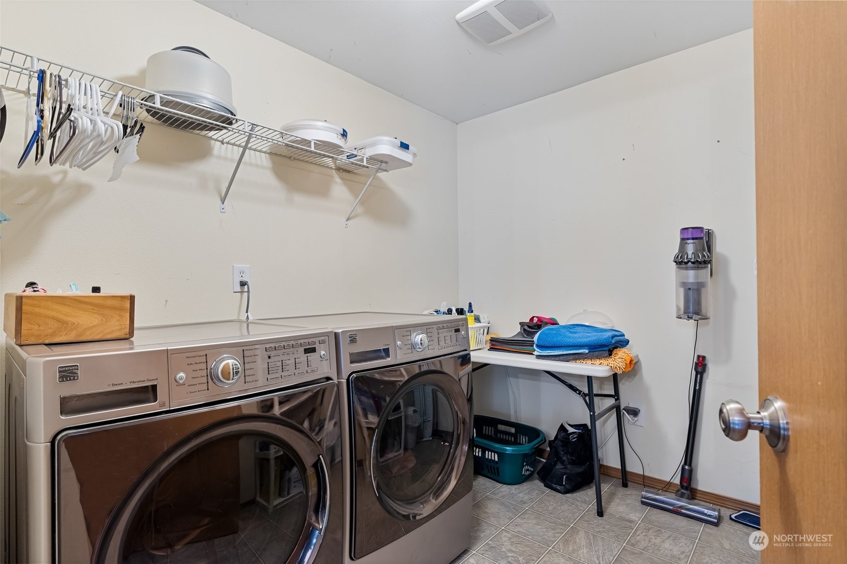 688 Evans Road Toledo, WA 98591 - Photo 16 of 40 a utility room with dryer and washer
