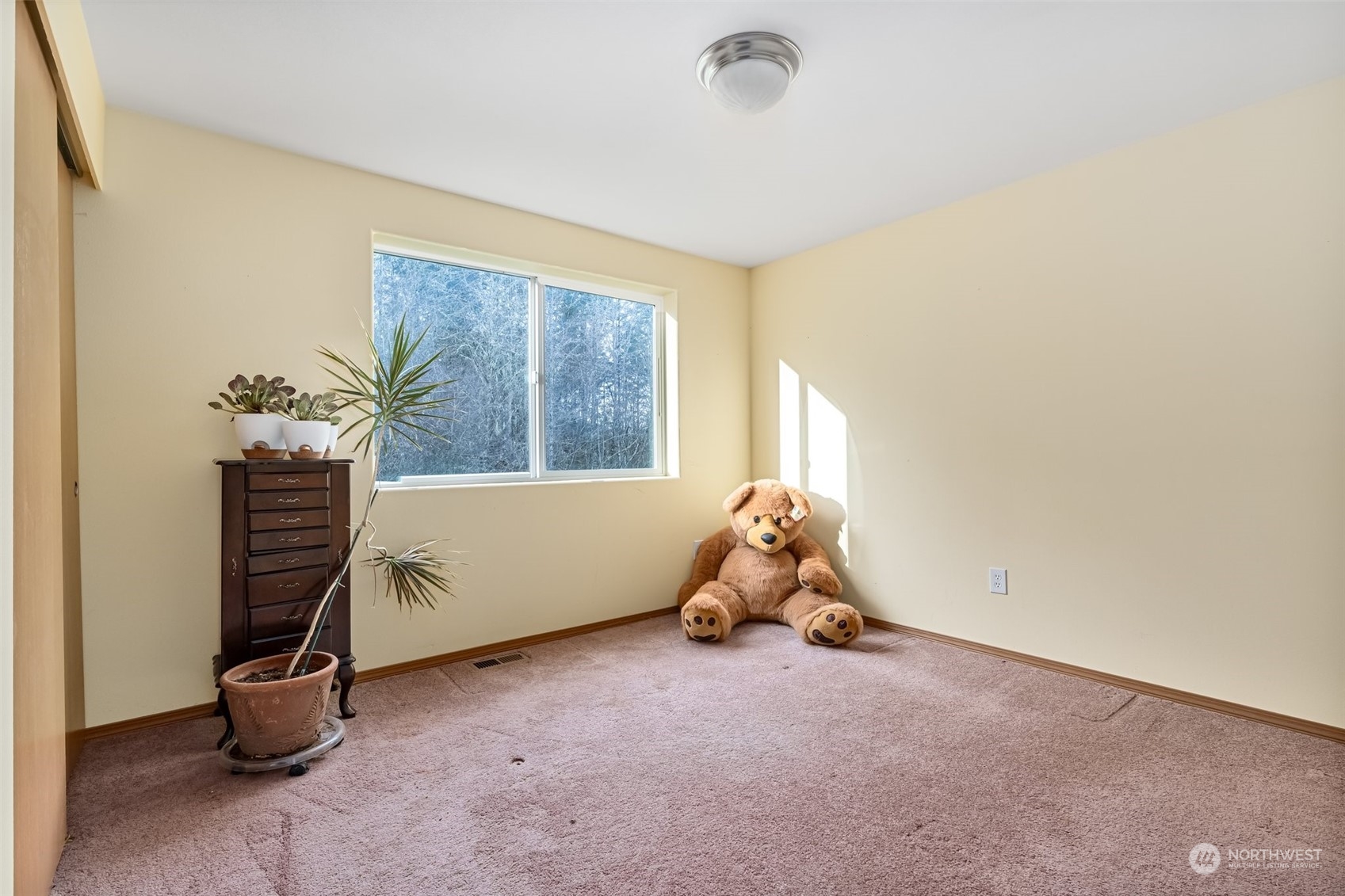 688 Evans Road Toledo, WA 98591 - Photo 21 of 40 a room with a table and a window