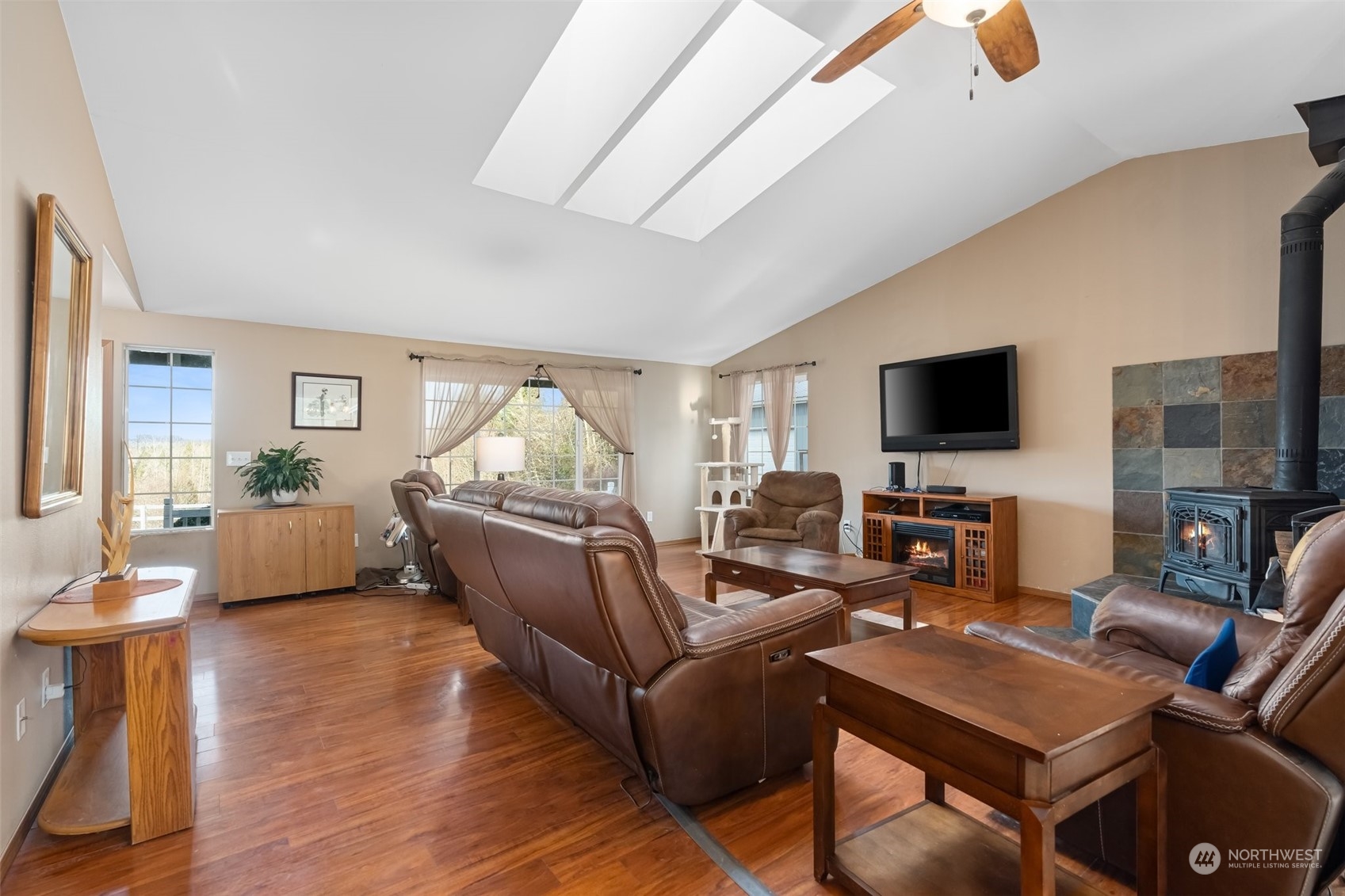 688 Evans Road Toledo, WA 98591 - Photo 7 of 40 a living room with furniture and a flat screen tv