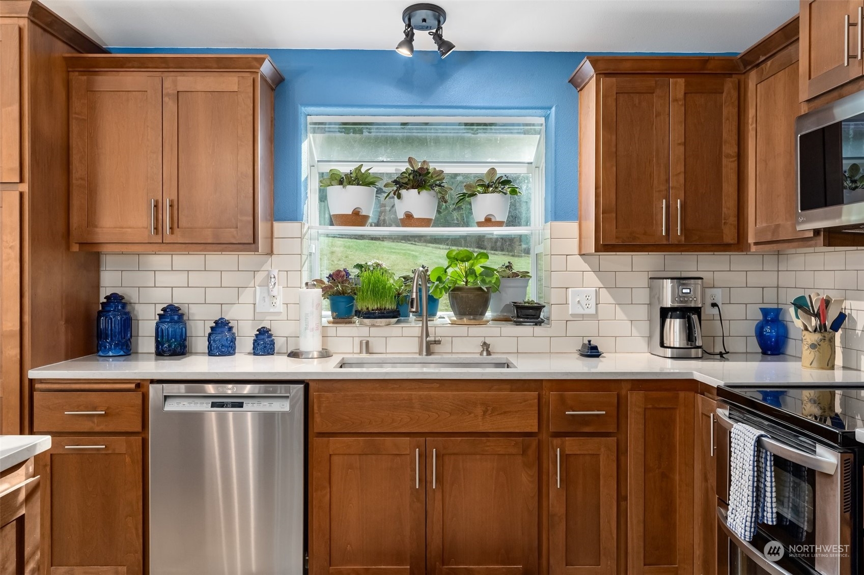 688 Evans Road Toledo, WA 98591 - Photo 10 of 40 a kitchen with stainless steel appliances a sink stove and cabinets