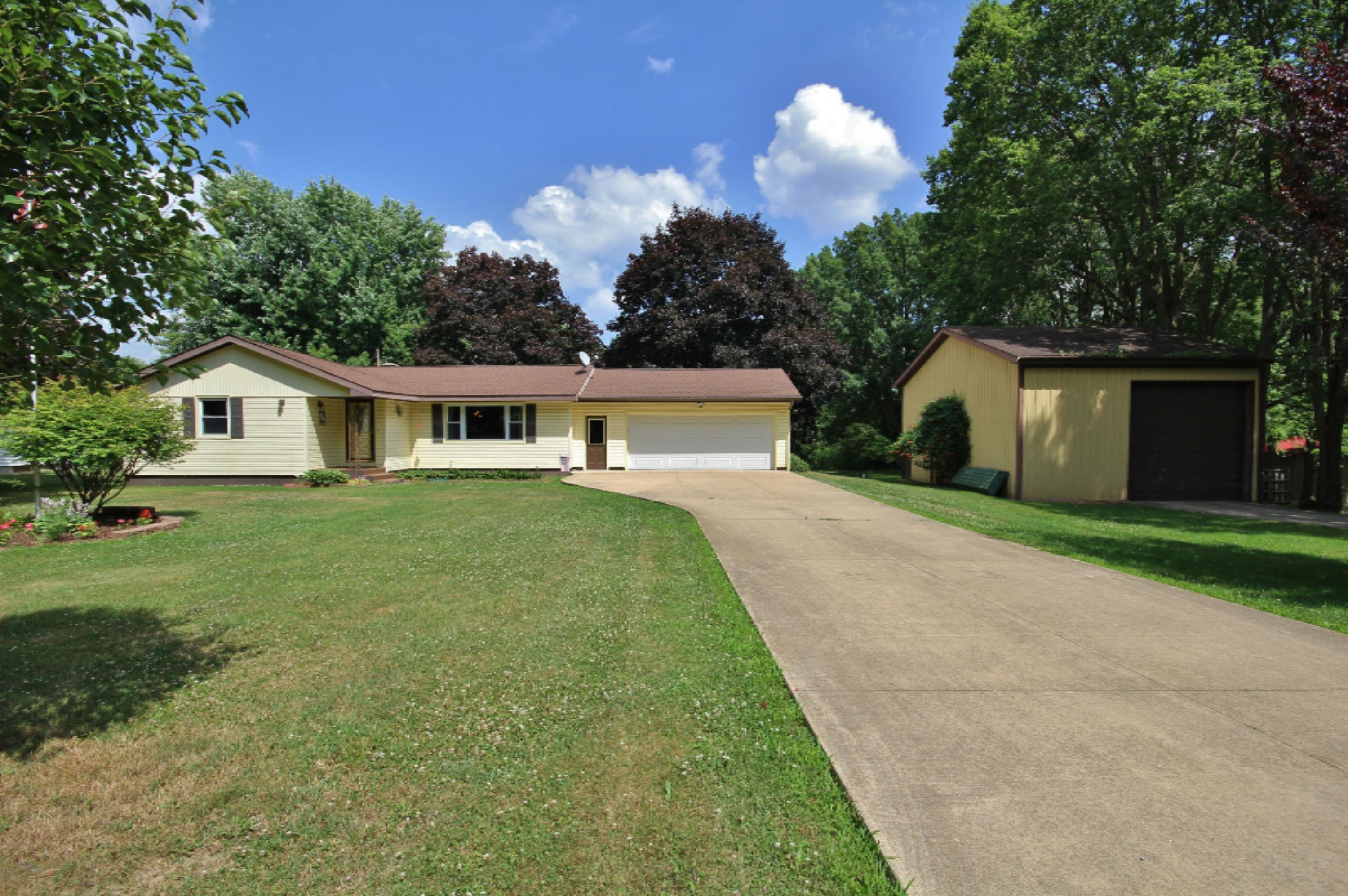 58979 Ferguson Road Three Rivers, MI 49093 - Photo 1 of 34 IMG_2523