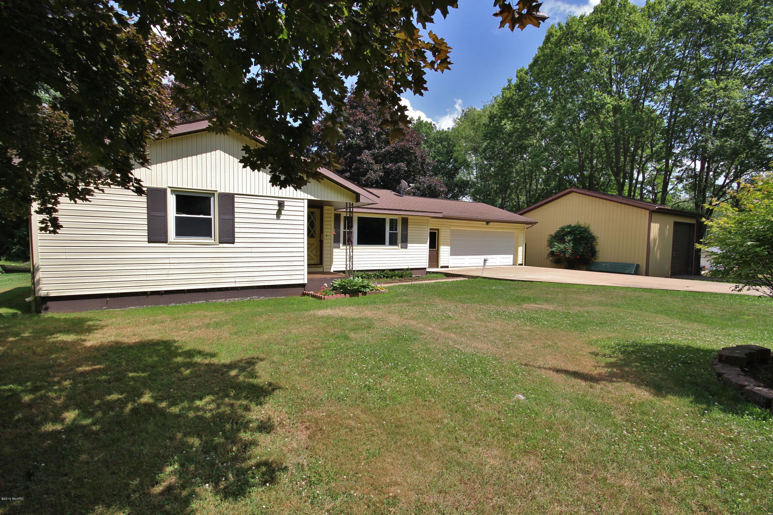58979 Ferguson Road Three Rivers, MI 49093 - Photo 5 of 34 IMG_2532