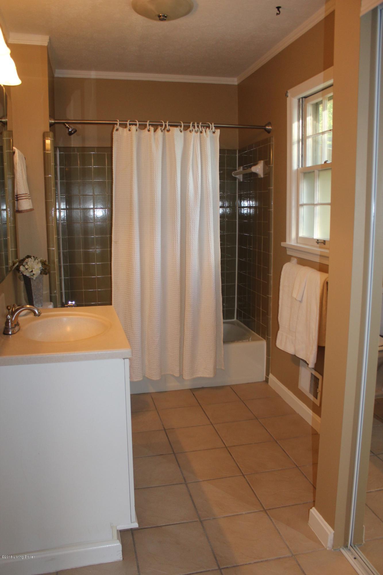 8904 Collingwood Road Louisville, KY 40299 - Photo 12 of 37 acolllinmbth