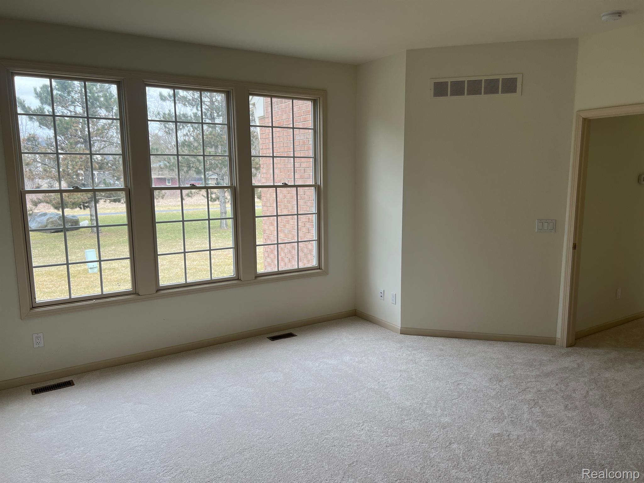 1643 Boulder Court Rochester, MI 48306 - Photo 21 of 52 Large windows in primary bedroom