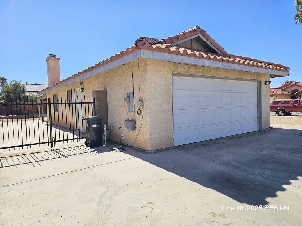 719 Regency Court Ridgecrest, CA 93555 - Photo 36 of 37 a view of a house with a wooden fence