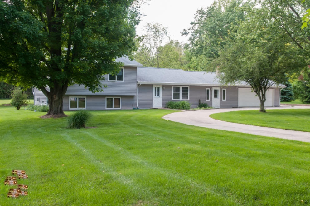 12671 Perry Road Battle Creek, MI 49015 - Photo 2 of 40 RLN_4855