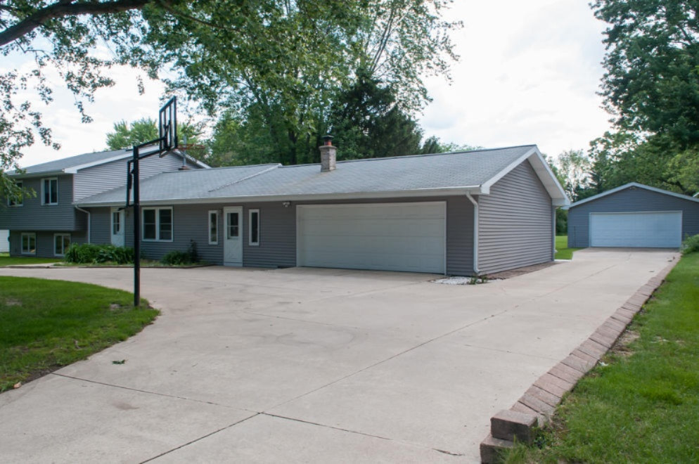 12671 Perry Road Battle Creek, MI 49015 - Photo 3 of 40 RLN_4860