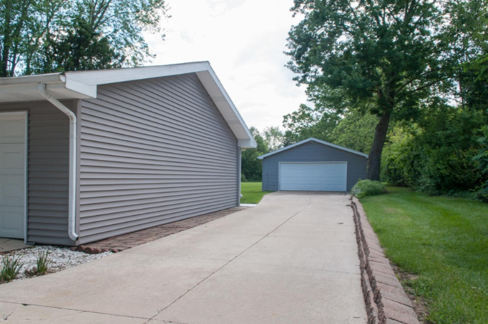 12671 Perry Road Battle Creek, MI 49015 - Photo 4 of 40 RLN_4861