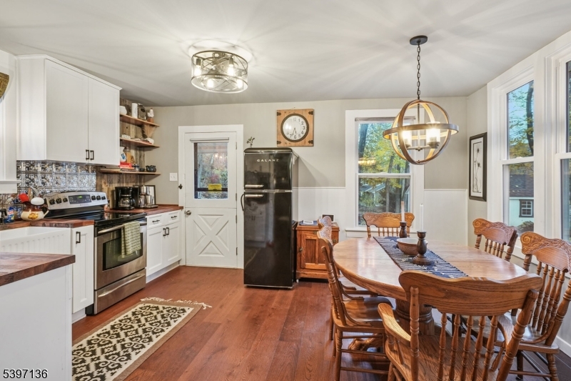 916 East End Road Newton, NJ 07860 - Photo 10 of 31 a very nice looking dining room with a table and chairs