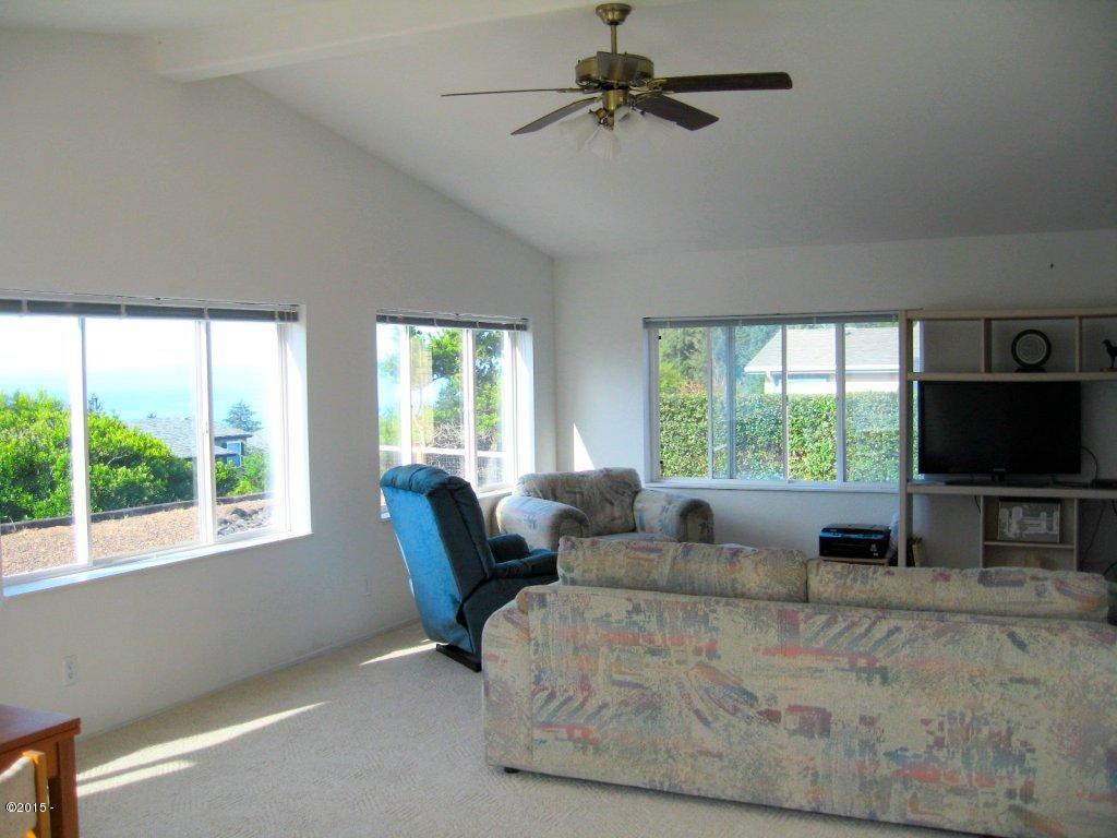 628 Northeast 57th Street Newport, OR 97365 - Photo 8 of 18 Living Room view 1