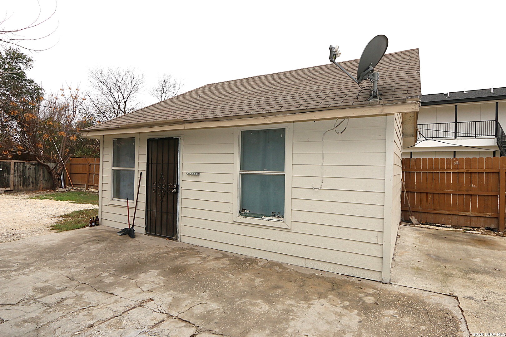 910 Culebra Road San Antonio, TX 78201 - Photo 19 of 33 a house view with a outdoor space