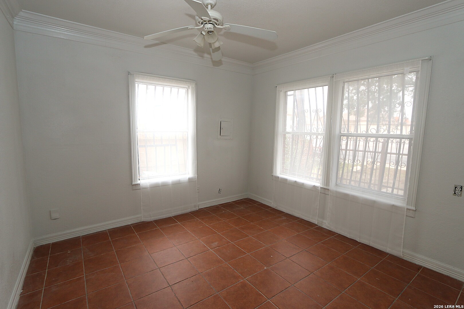 910 Culebra Road San Antonio, TX 78201 - Photo 9 of 33 a view of an empty room with a window