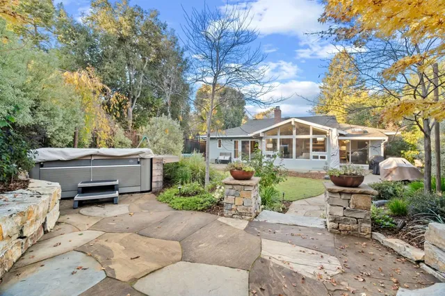 a table and chairs sitting in front of a house