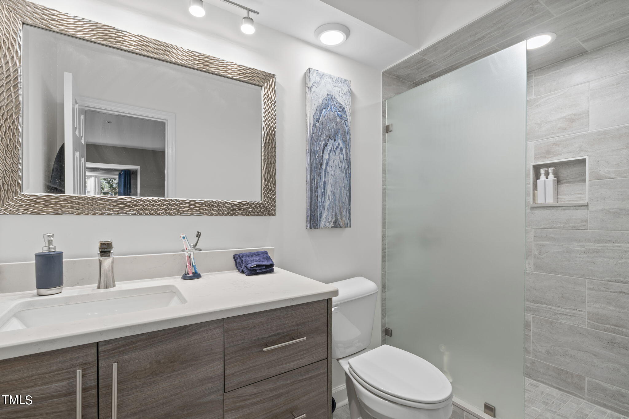 235 New Bern Place, Unit 201 Raleigh, NC 27601 - Photo 22 of 35 A (4 of 23)