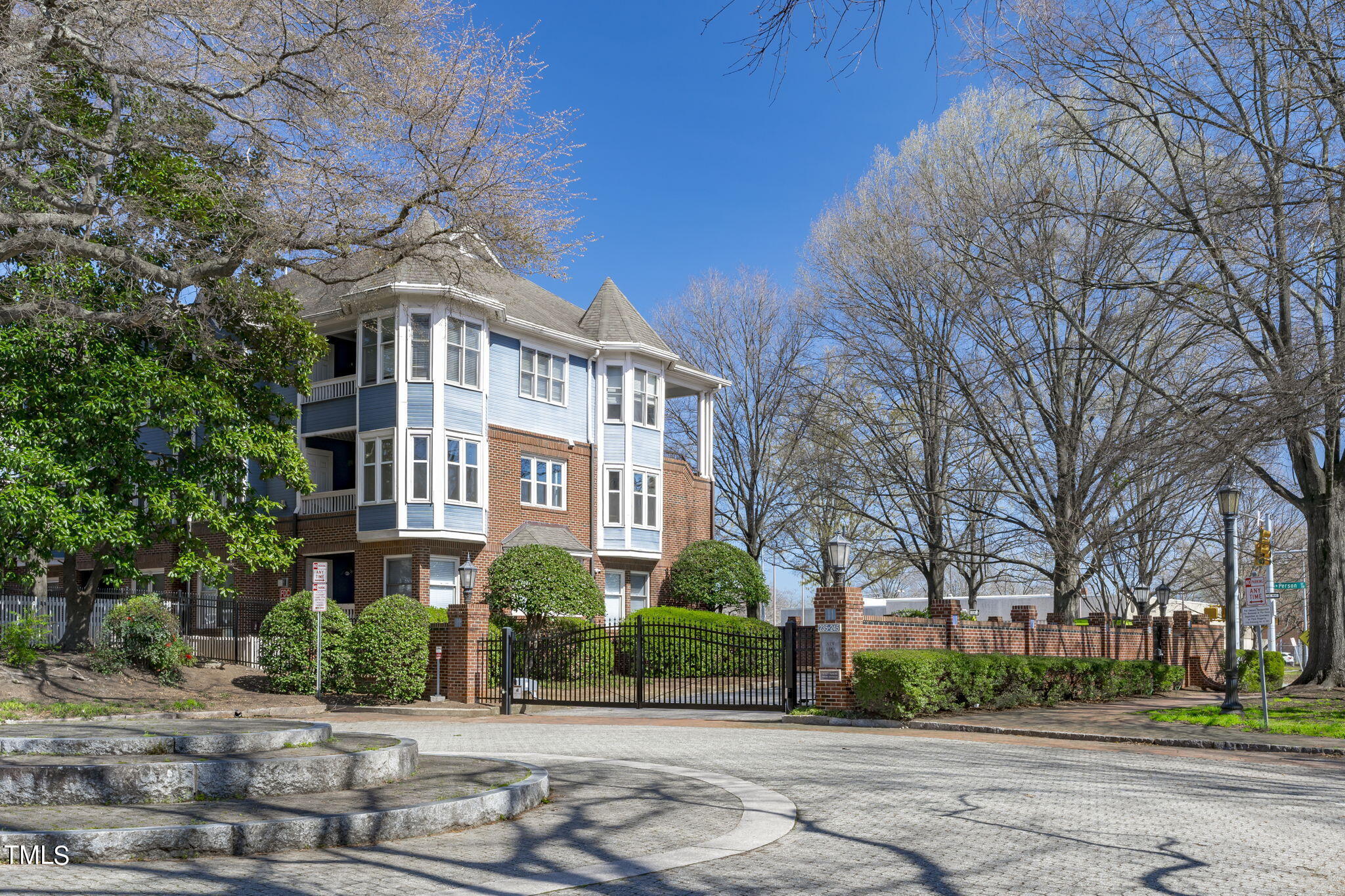 235 New Bern Place, Unit 201 Raleigh, NC 27601 - Photo 5 of 35 B (6 of 6)