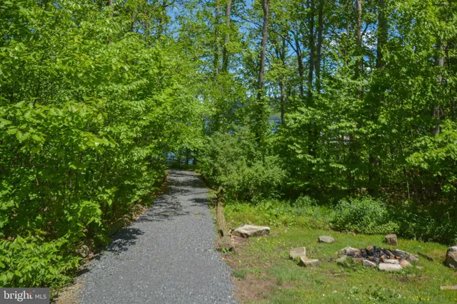 $749,900 | 25 Silver Tree Lane, Oakland, MD 21550