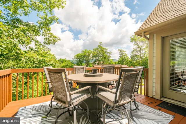 $749,900 | 25 Silver Tree Lane, Oakland, MD 21550