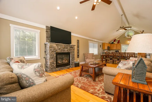 $749,900 | 25 Silver Tree Lane, Oakland, MD 21550