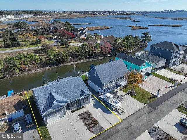 an aerial view of a house with outdoor space and lake view