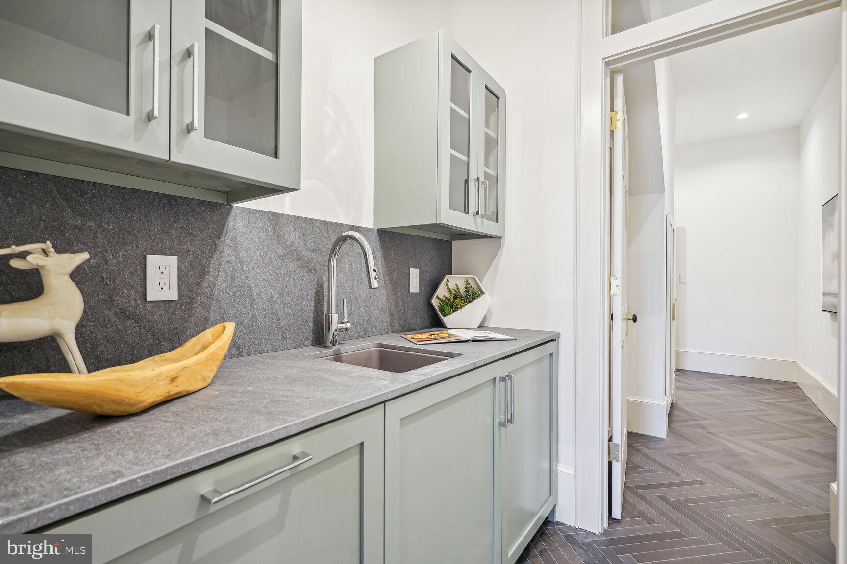 1306 27th Street Northwest Washington, DC 20007 - Photo 12 of 36 Bar/Pantry off of living/family room