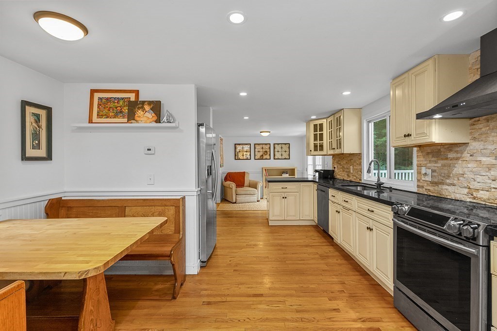 73 High Street Medfield, MA 02052 - Photo 15 of 38