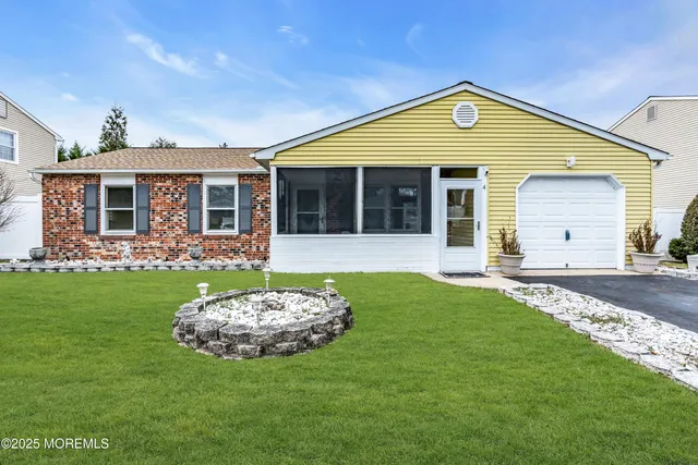 $495,000 | 4 Evergreen Place, Howell, NJ 07731