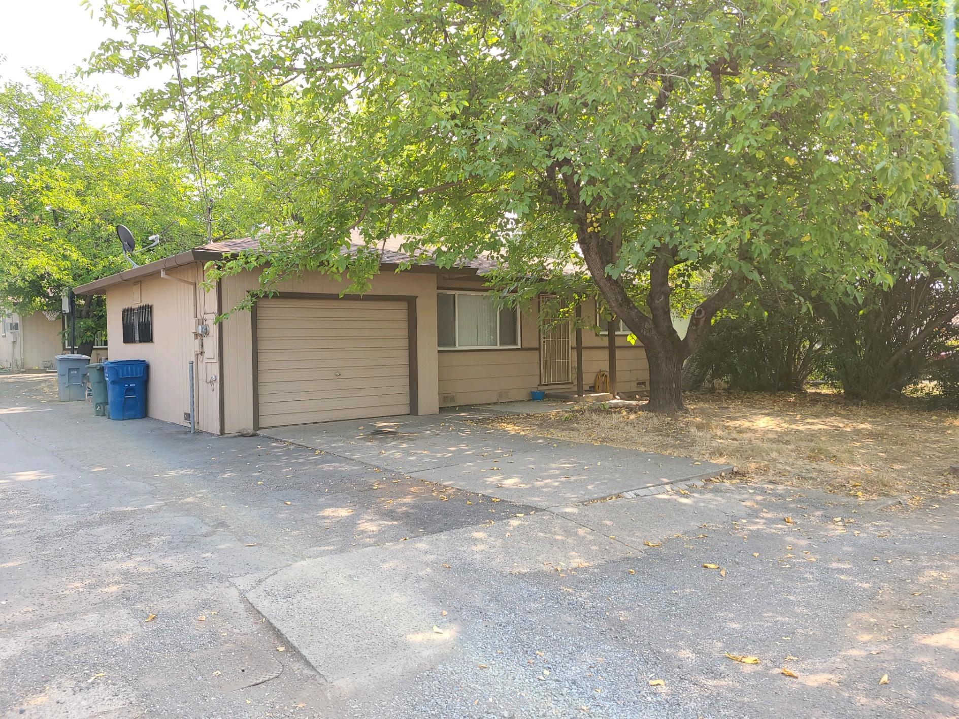 2561 Irwin Road Redding, CA 96002 - Photo 1 of 5 Irwin front house