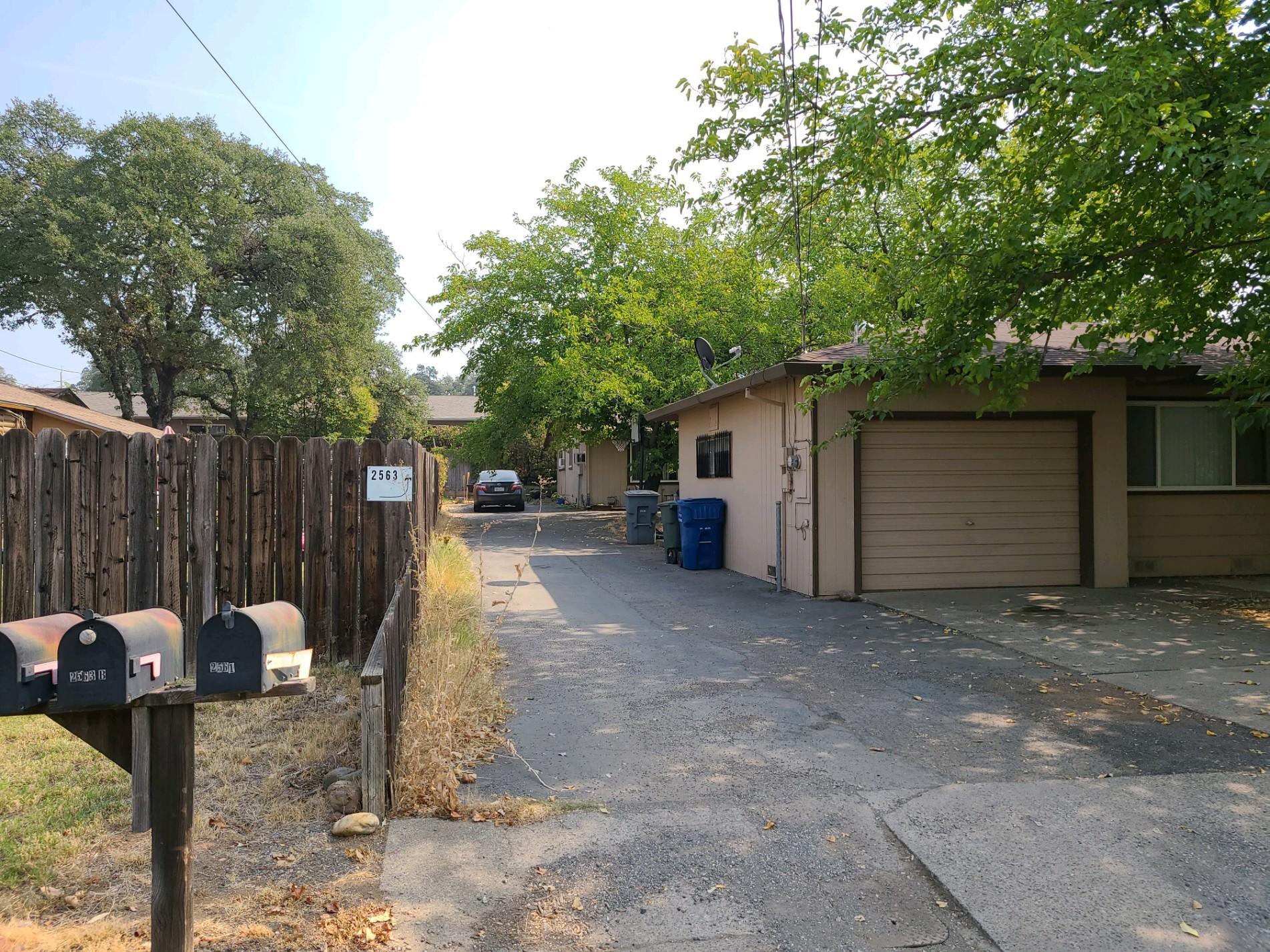 2561 Irwin Road Redding, CA 96002 - Photo 2 of 5 Irwin Driveway