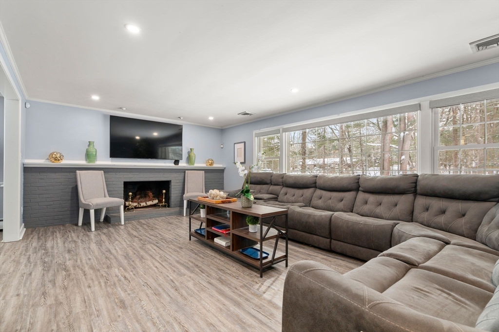 40 Bakers Hill Road Weston, MA 02493 - Photo 4 of 26