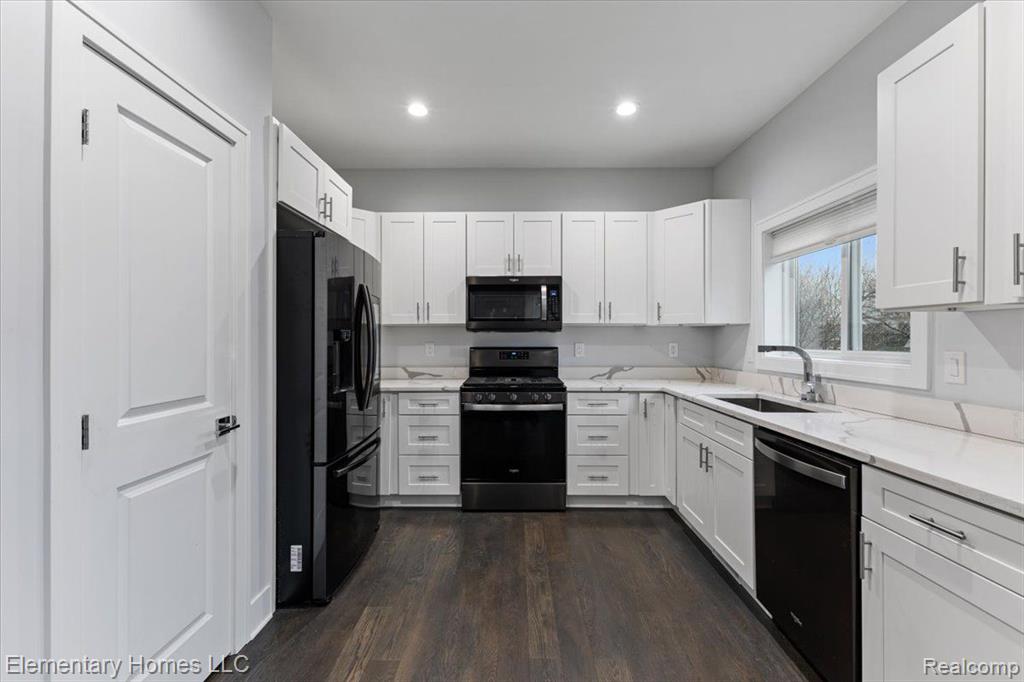 4003 Elmhurst Road Waterford, MI 48328 - Photo 8 of 28