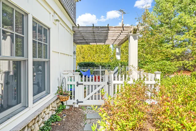 $750,000 | 103 Main Street, Unit 1103, Stonington, CT 06378