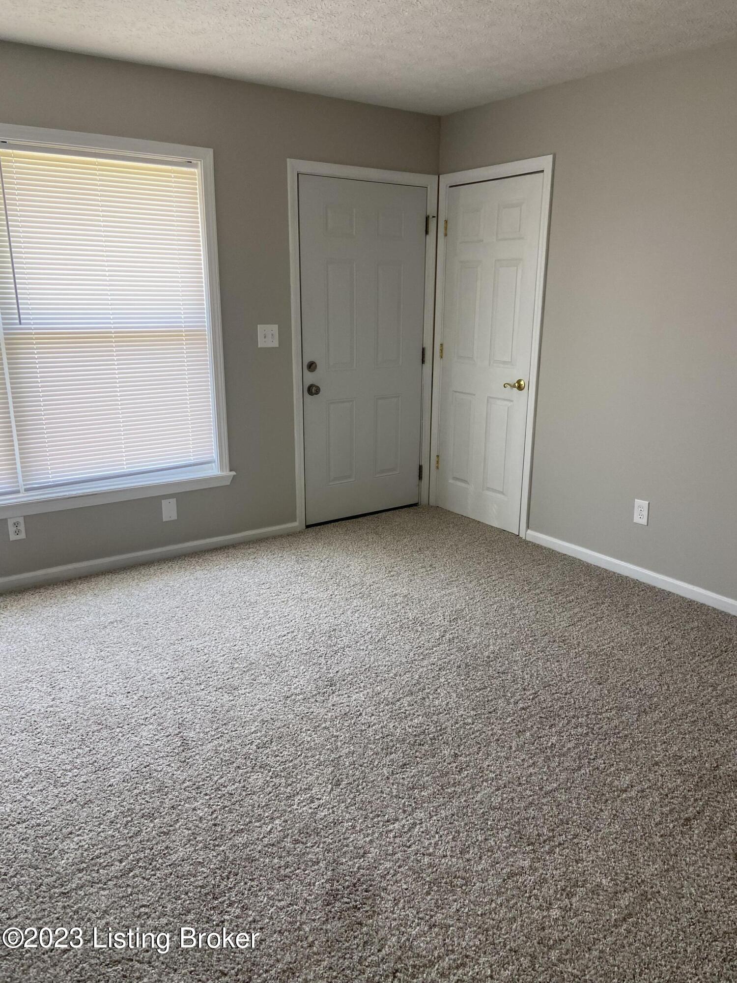 368 Meadowood Road Louisville, KY 40229 - Photo 8 of 11 MANNING13