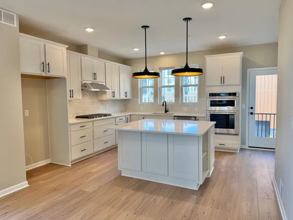 $699,990 | 838 South Woodlawn Avenue, St. Paul, MN 55116