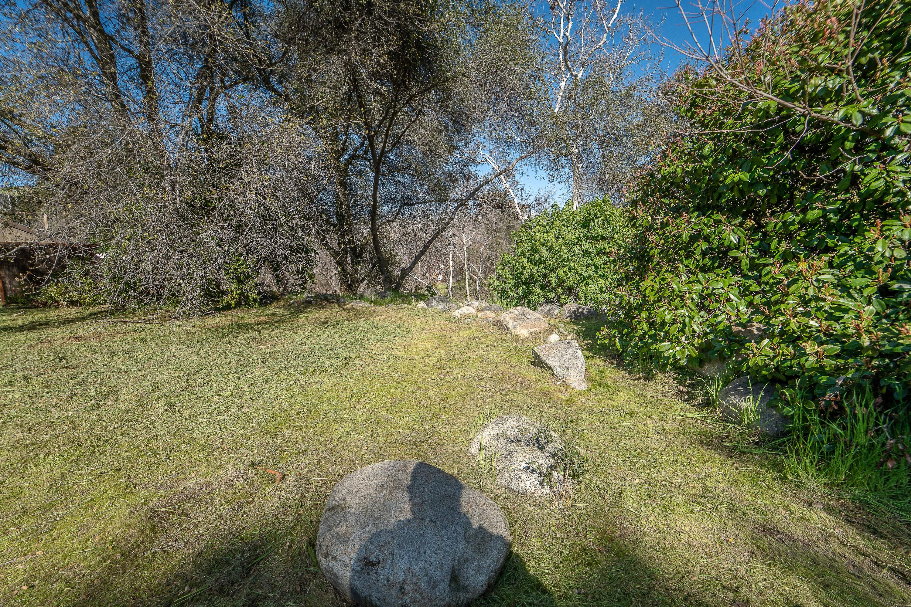 40518 Cherokee Oaks Drive Three Rivers, CA 93271 - Photo 11 of 33 -