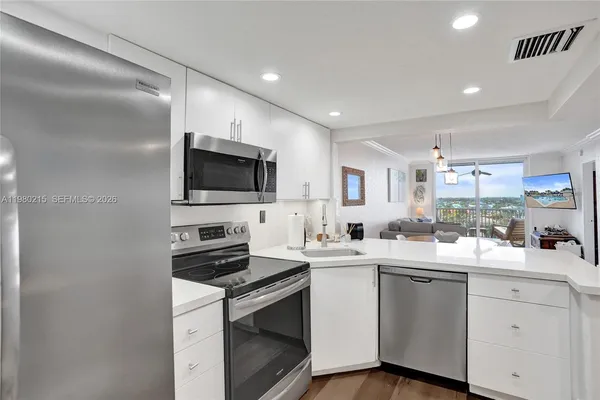 $2,900 | 1391 South Ocean Boulevard, Unit 809, Pompano Beach, FL 33062