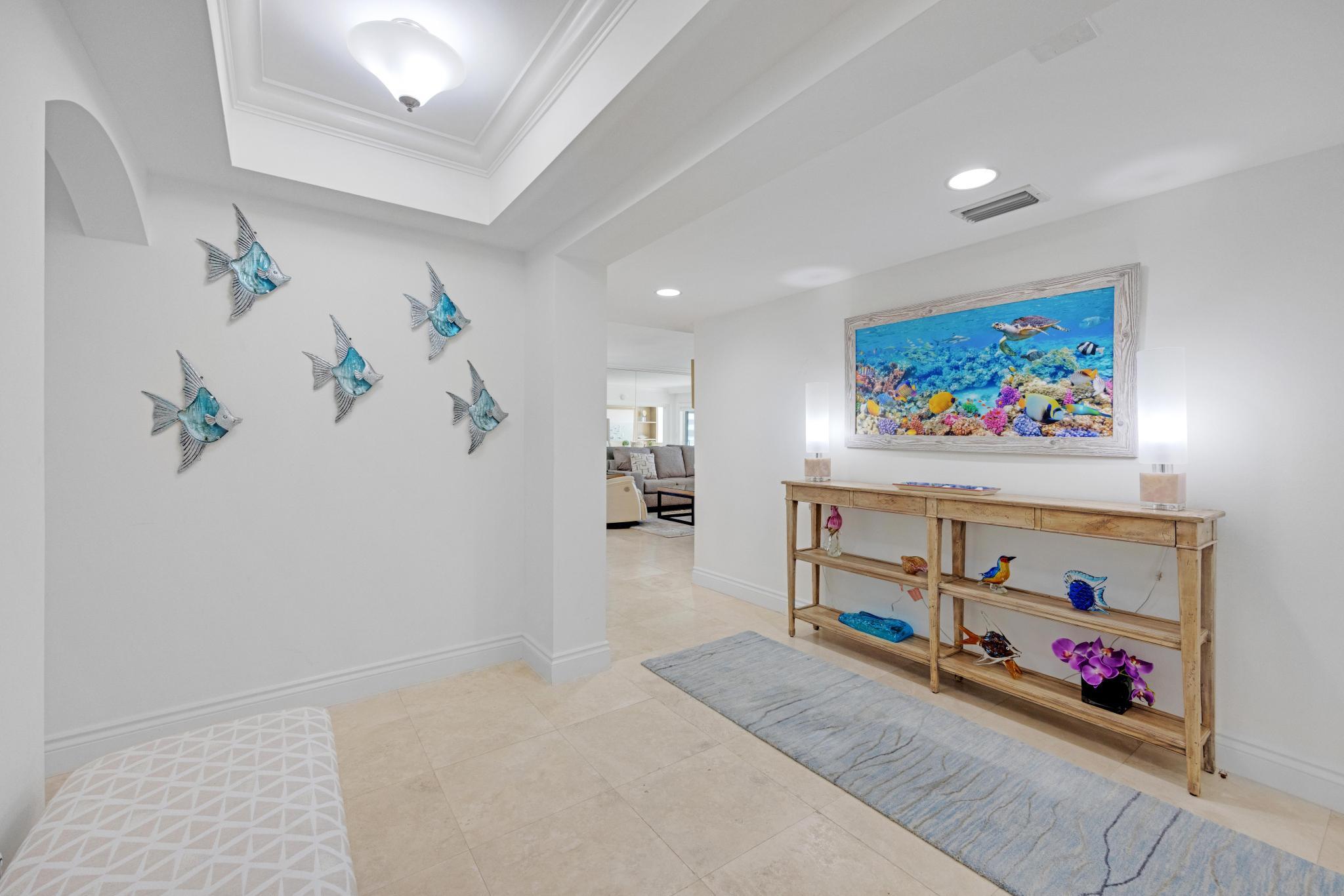 41 Pumpkin Cay Road, Unit A Key Largo, FL 33037 - Photo 8 of 22 Entrance hallway