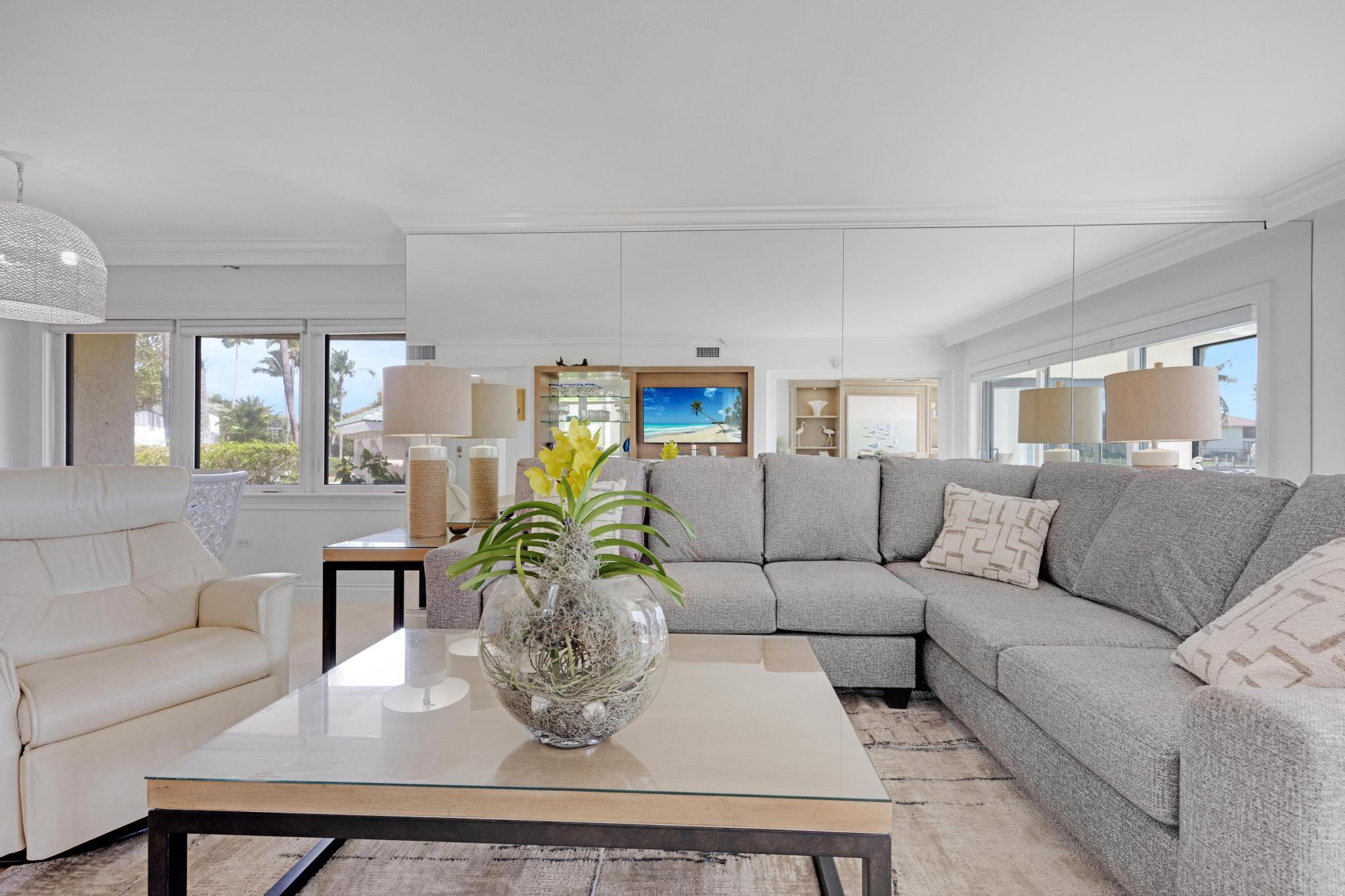 41 Pumpkin Cay Road, Unit A Key Largo, FL 33037 - Photo 9 of 22 Living room