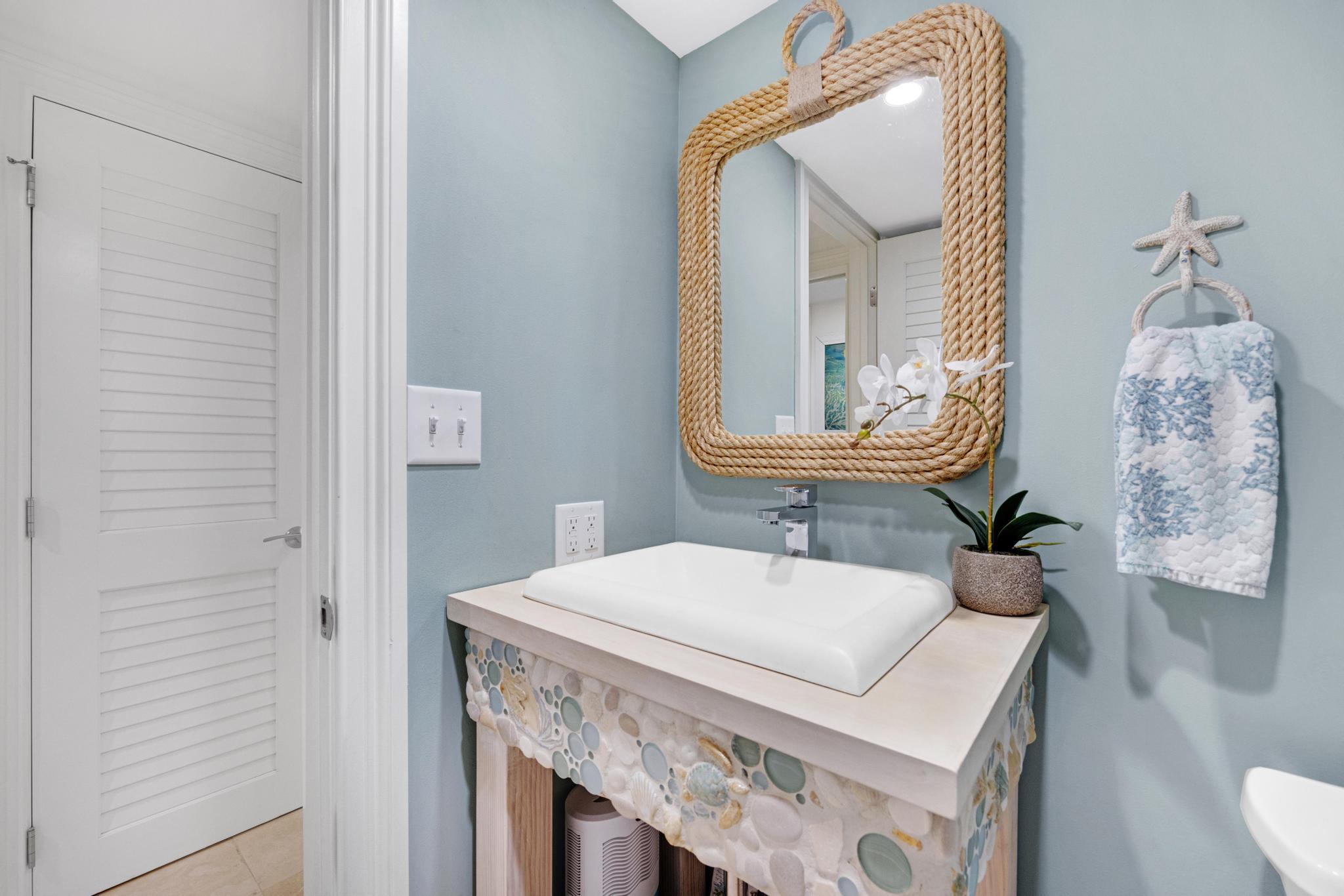 41 Pumpkin Cay Road, Unit A Key Largo, FL 33037 - Photo 9 of 22 Powder room